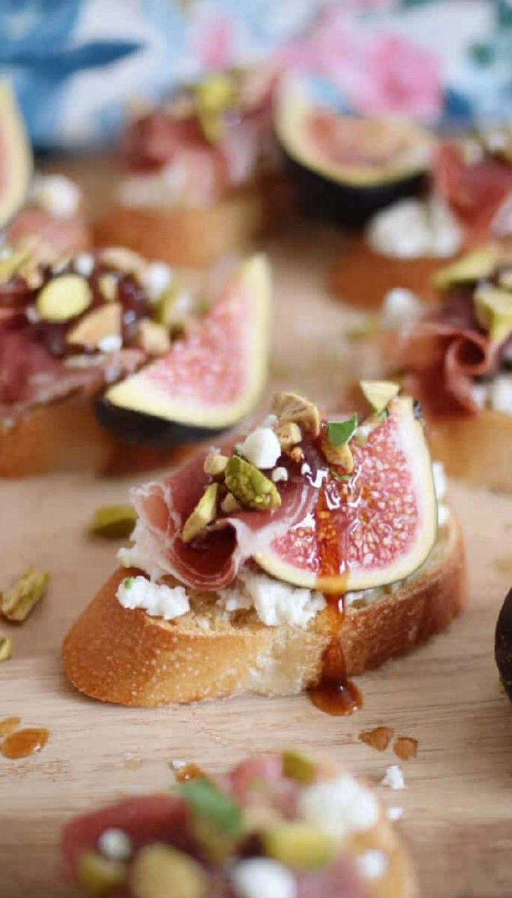 Fig and Prosciutto Crostini